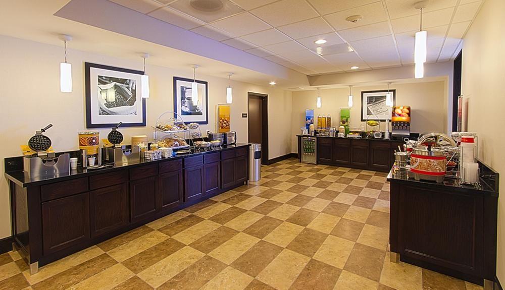 Hampton Inn Dekalb - Near The University Екстер'єр фото
