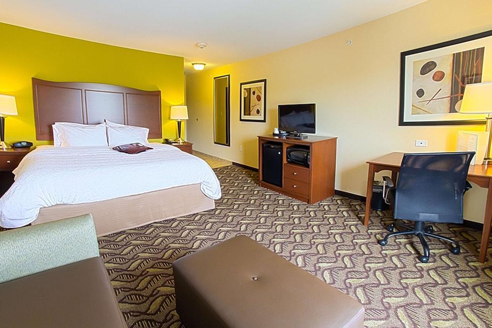 Hampton Inn Dekalb - Near The University Екстер'єр фото
