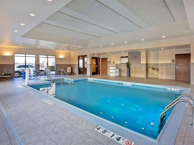 Hampton Inn Dekalb - Near The University Екстер'єр фото