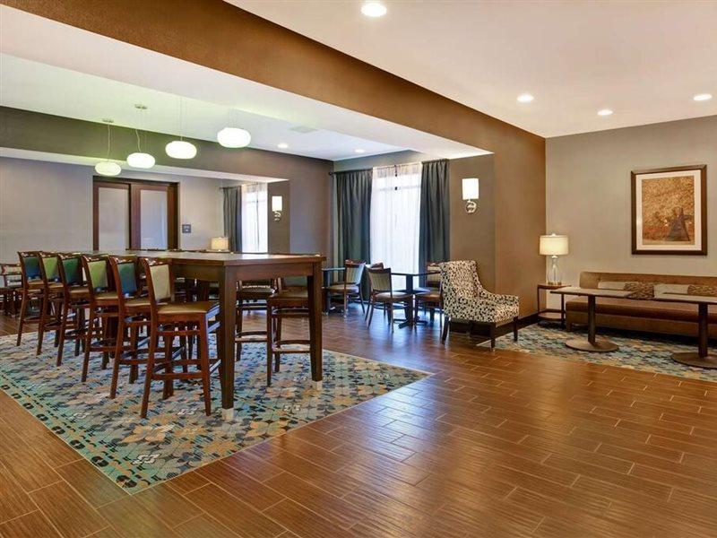 Hampton Inn Dekalb - Near The University Екстер'єр фото