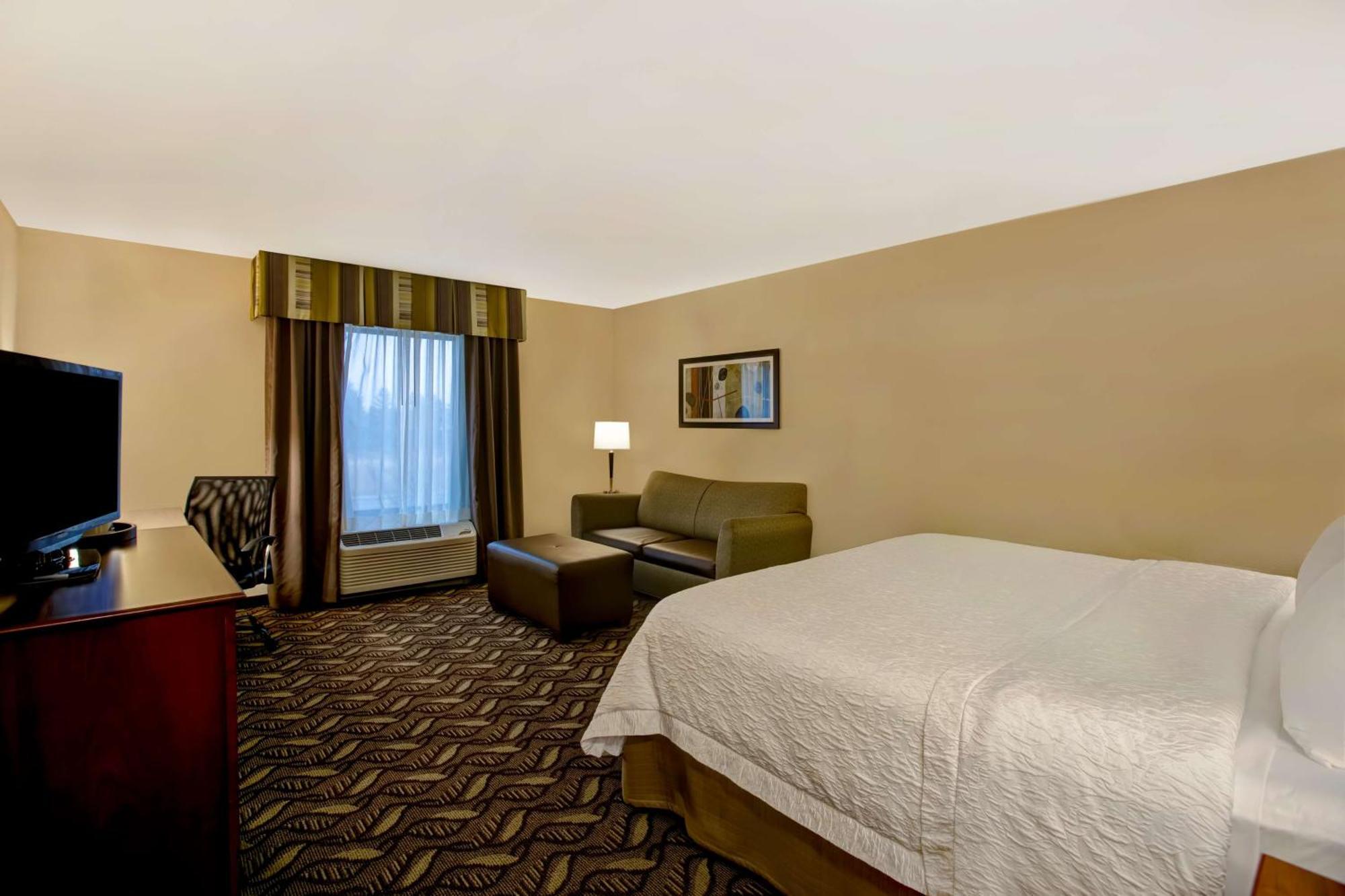 Hampton Inn Dekalb - Near The University Екстер'єр фото