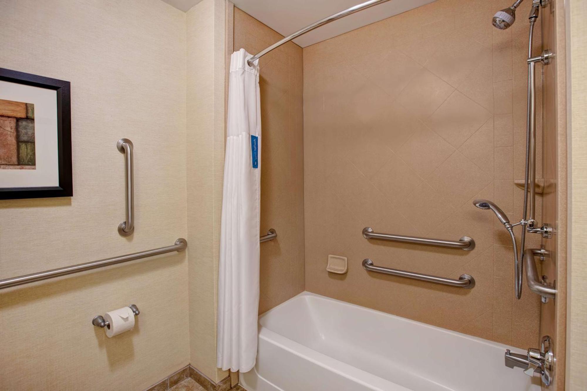 Hampton Inn Dekalb - Near The University Екстер'єр фото