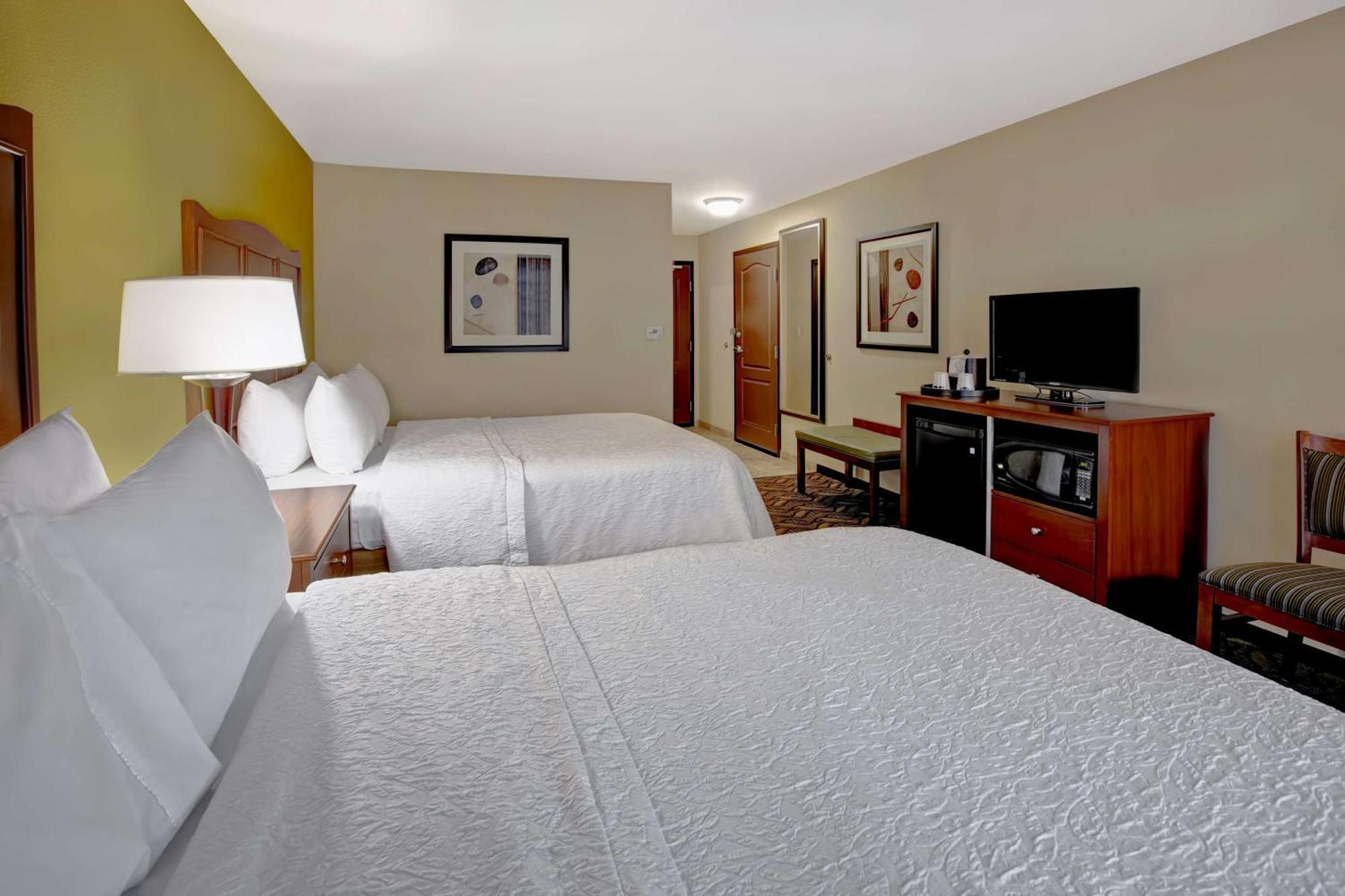 Hampton Inn Dekalb - Near The University Екстер'єр фото