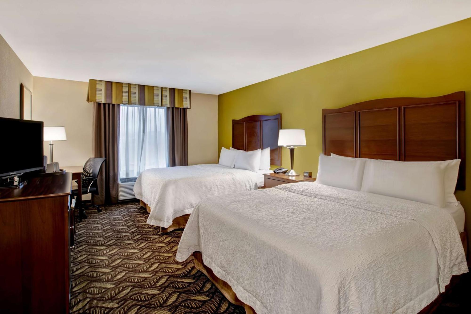 Hampton Inn Dekalb - Near The University Екстер'єр фото
