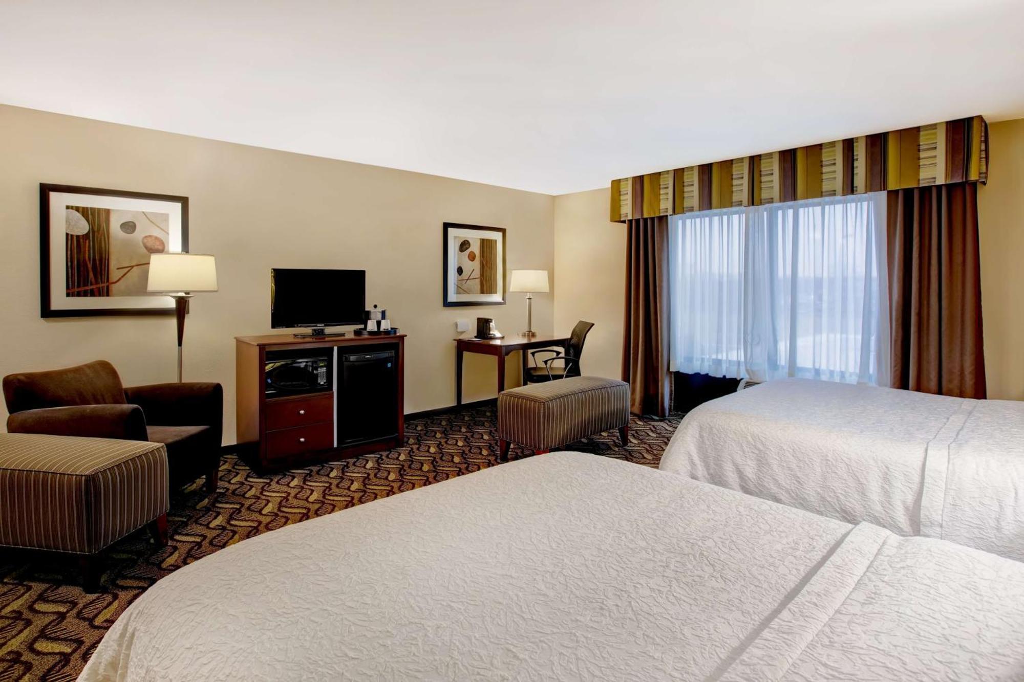 Hampton Inn Dekalb - Near The University Екстер'єр фото