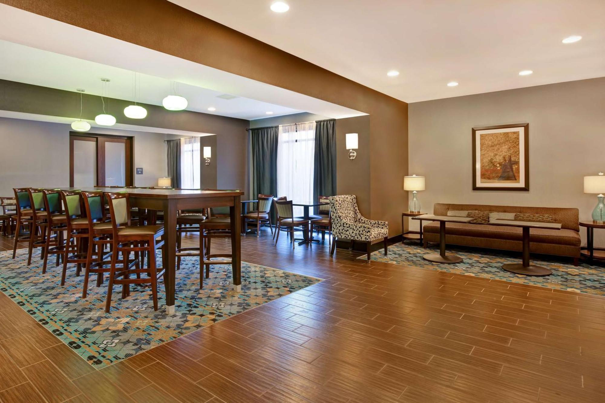 Hampton Inn Dekalb - Near The University Екстер'єр фото