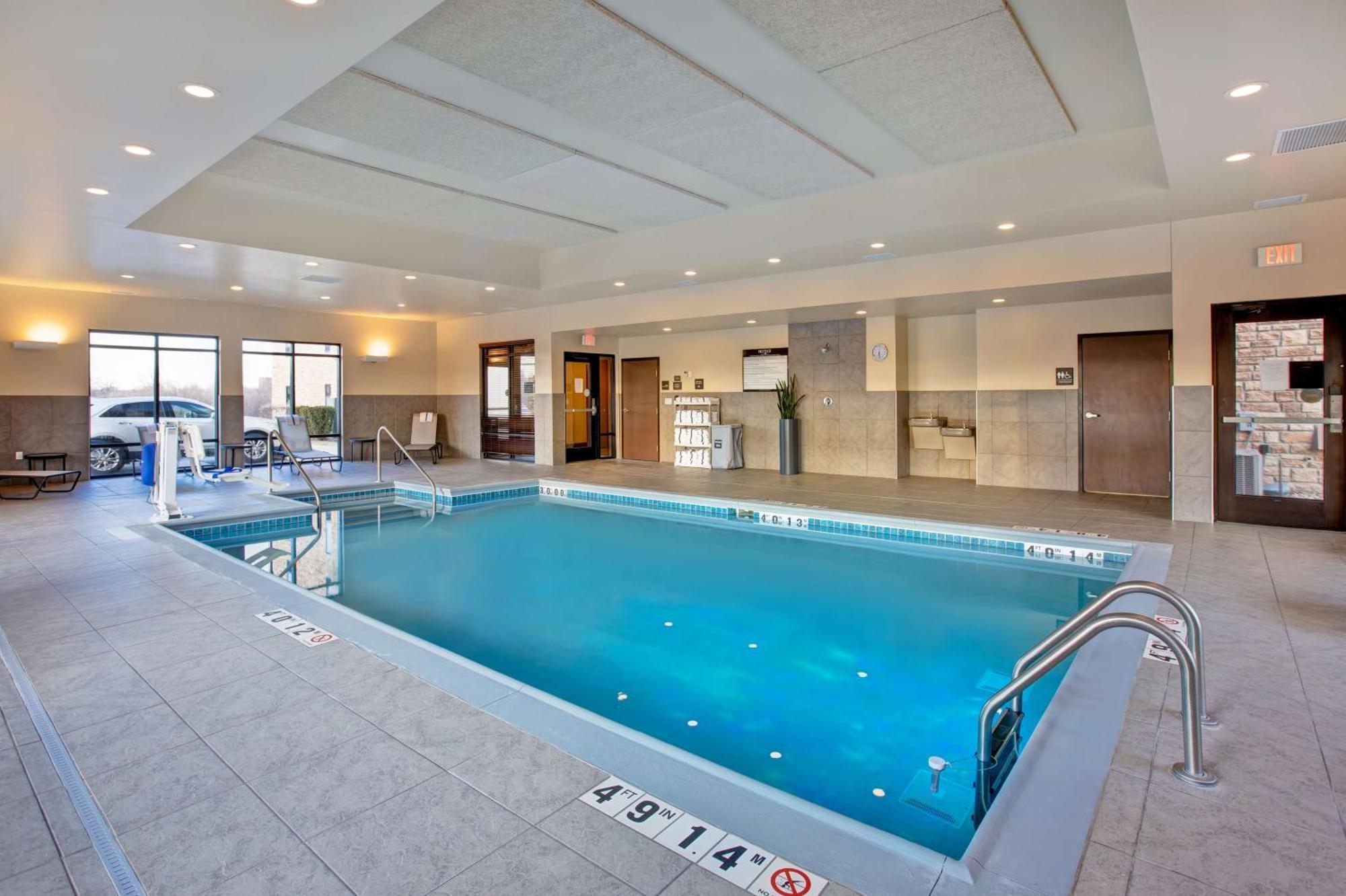 Hampton Inn Dekalb - Near The University Екстер'єр фото
