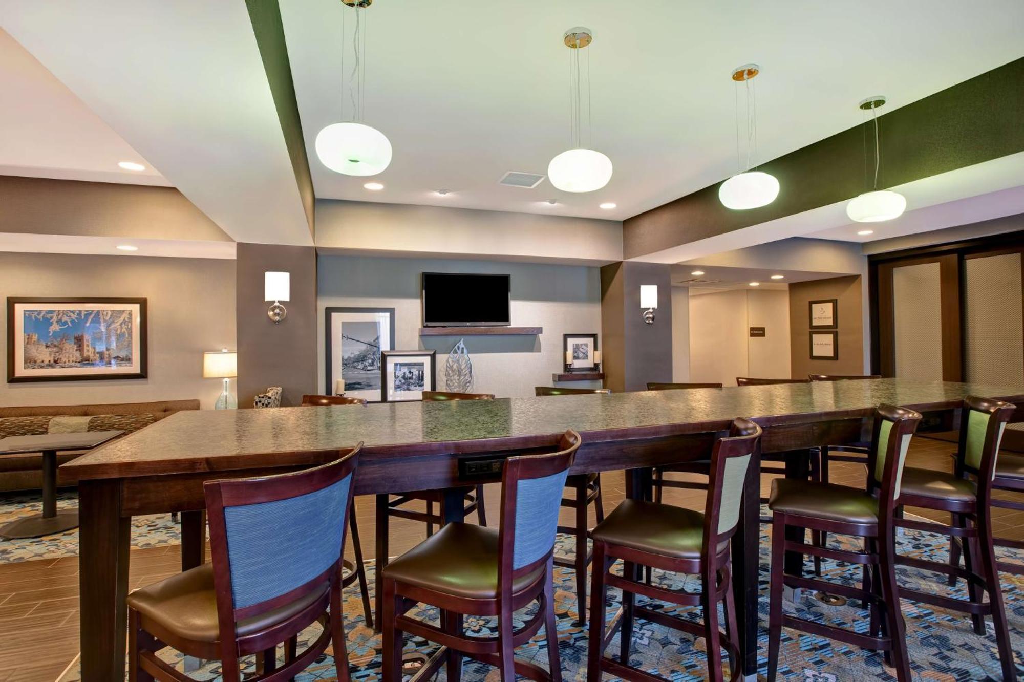 Hampton Inn Dekalb - Near The University Екстер'єр фото