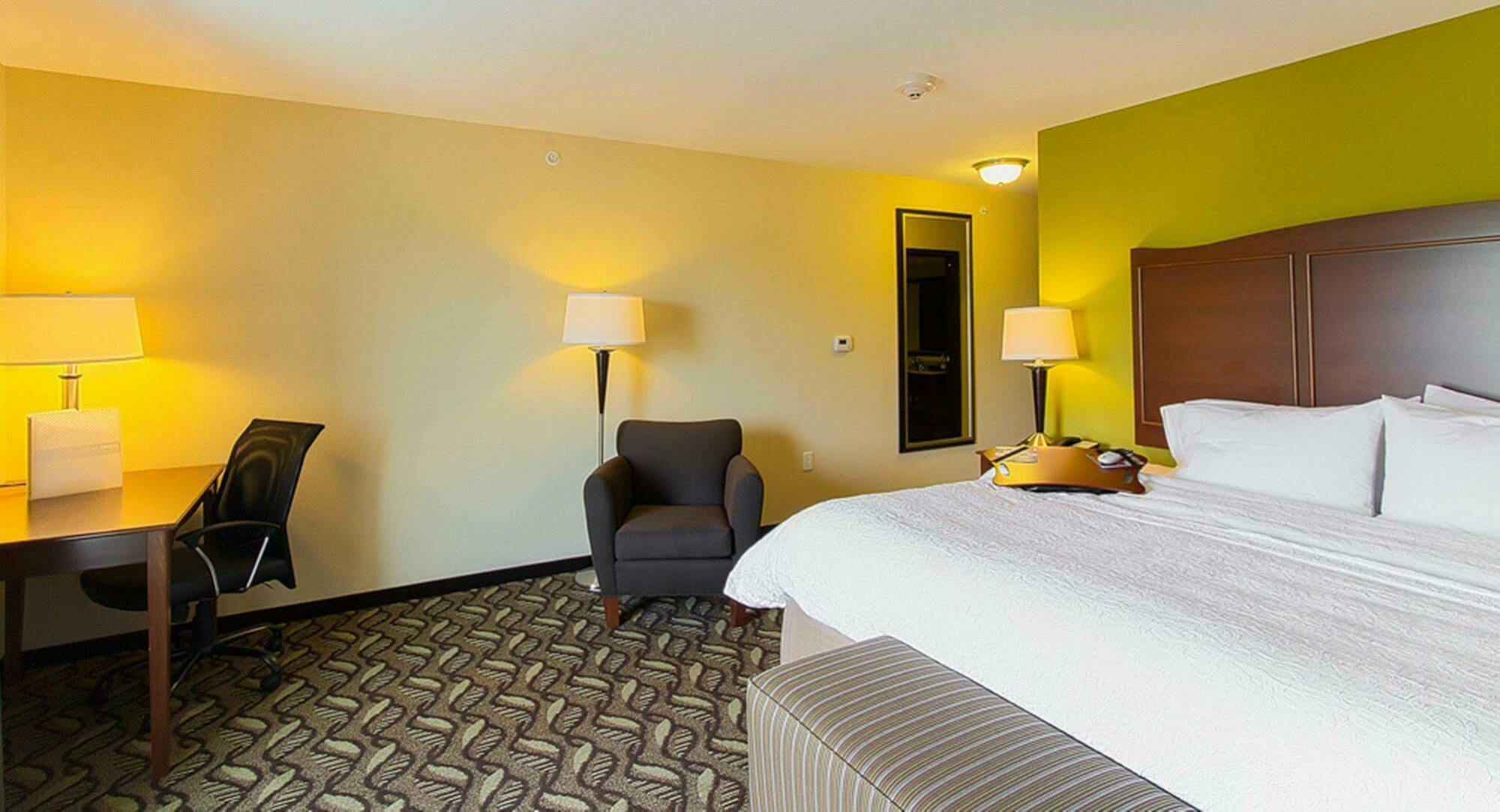Hampton Inn Dekalb - Near The University Екстер'єр фото
